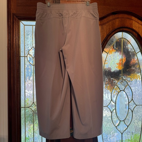 Calia by Carrie Underwood Cropped Workout‎ Pants - Picture 2 of 5